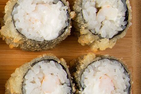 Ролл с креветкой Hot