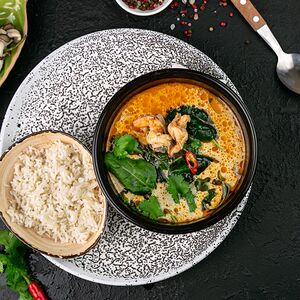 Том ям с морепродуктами, рисом и чили