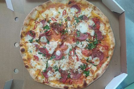 Кавказская халяль с сервелатом острая