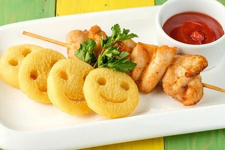 Наггетсы куриные с картофелем фри