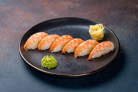 Суши креветки