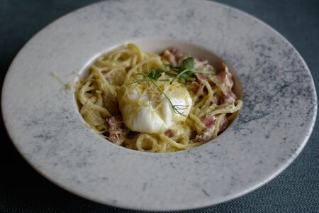 Паста Карбонара с яйцом пашот