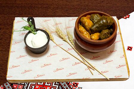 Голубцы с говядиной в винoградном и капустном листе