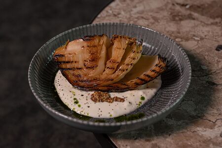 Печеная капуста с муссом из пармезана