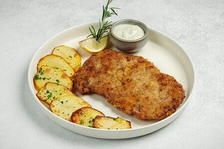 Отбивная из свинины по-венски с картофелем