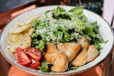 Цезарь с курицей