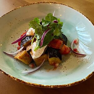 Острый салат с баклажанами