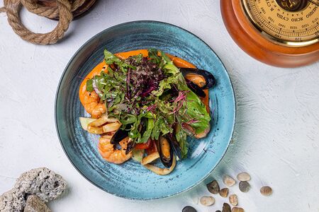 Салат с морепродуктами