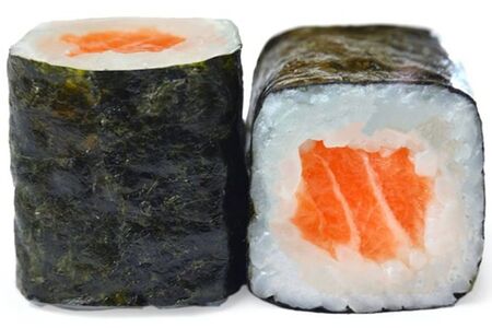 Классический ролл с форелью и огурцом