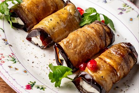 Рулетики из баклажана