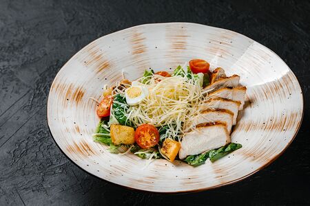 Цезарь с куриным филе на гриле