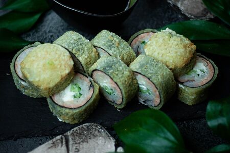 Жареный ролл Филадельфия лайт 