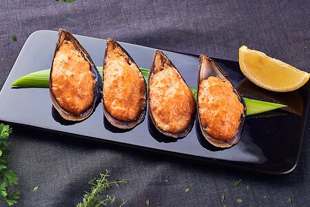 Мидии запеченные спайси