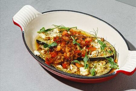 Запеченный баклажан с сыром брынза