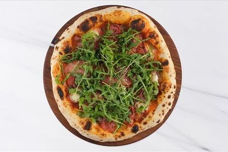 La Bomba ветчина, бекон, салями, пеперони, руккола