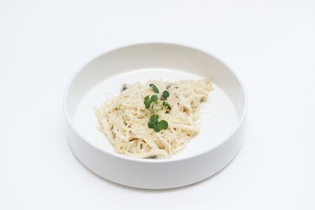 Паста с курицей и грибами