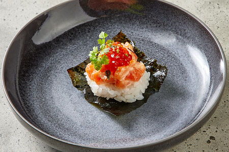 Хэнд-ролл Лосось