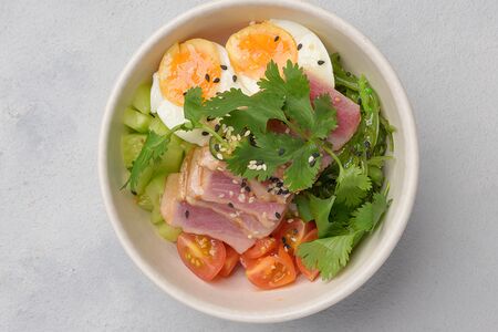 Поке с тунцом и киноа