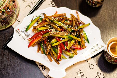 Салат из свиных ушей