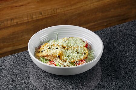 Салат Цезарь с курицей