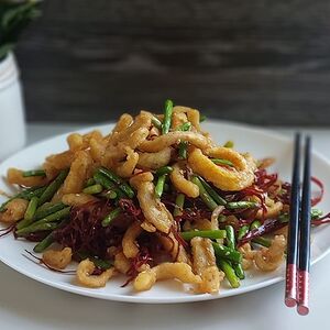 Кальмар соломкой с красным перцем