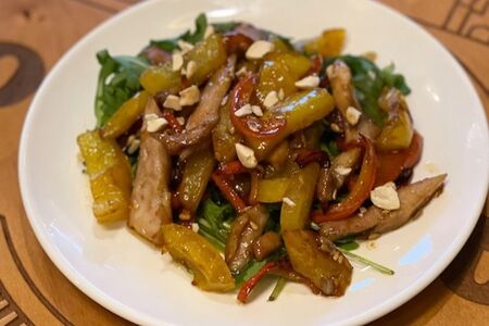 Тёплый салат с курицей