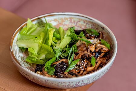 Теплый салат с грибами