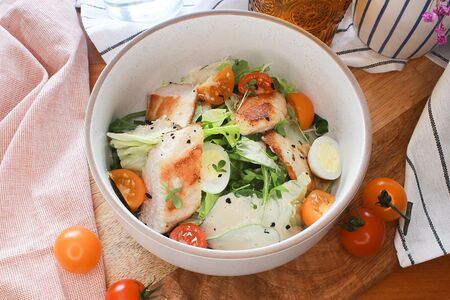 Цезарь с маринованной курочкой