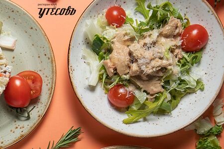 Теплый салат с лососем