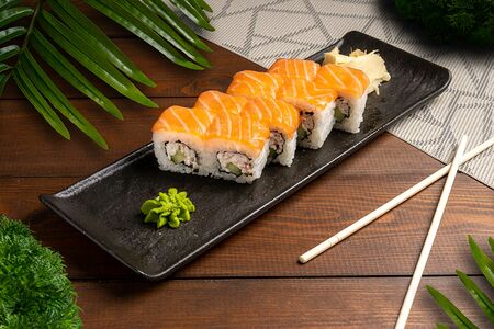 Сяке сурими ролл