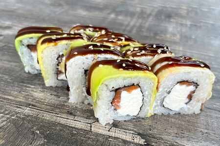 Нежный угорь с авокадо