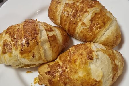 Круассан с заварным кремом