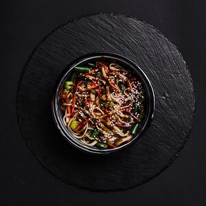 Удон с цыплёнком в соусе терияки