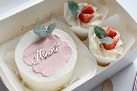 Набор Маме с бенто-тортом и капкейками на 8 марта