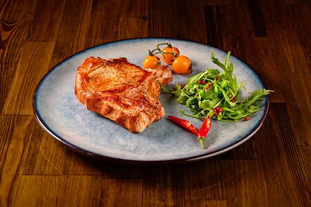 Тамагавк свинoй стейк на кости