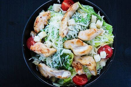 Салат Цезарь с куриным филе
