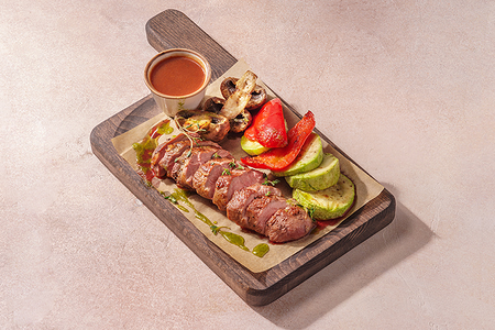 Утиное филе с овощами гриль