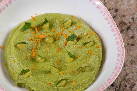 Зелёный хумус с мятой и абхазским лимоном