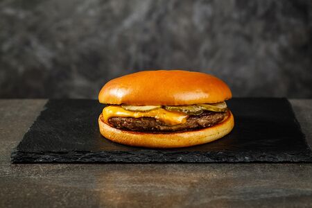 Просто бургер с телятиной