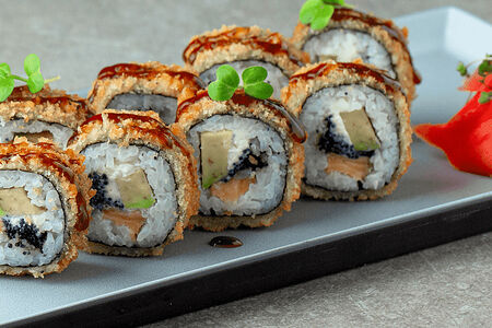 Хрустящий с семгой и ореховым соусом