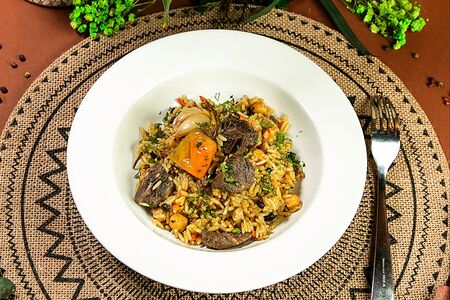 Плов по-восточному с говядиной и нутом