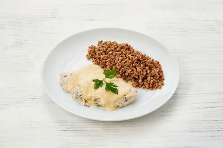 Куриная грудка в сливочном соусе с гречей и грибами