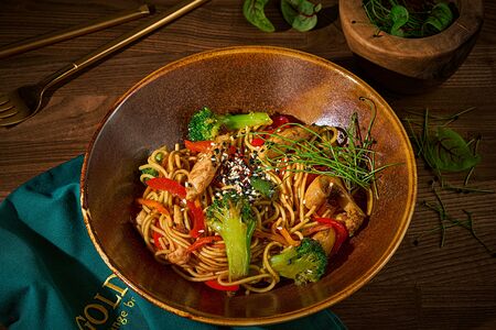 Яичная лапша с курицей