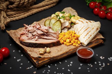 Мясная тарелка Свинина барбекю