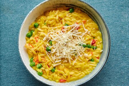 Паста орзо с куриным филе и сырным дипом