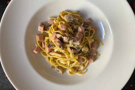 Тальятелле с ветчиной и грибами