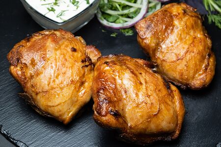 Бедро куриное на углях