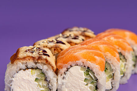 Ролл Филадельфия с лососем и угрем