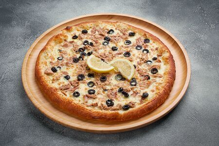 Пицца с тунцом