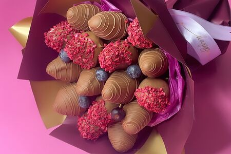 Букет из клубники в молочном шоколаде